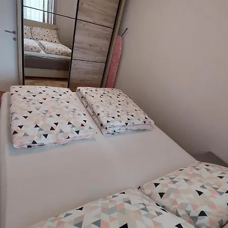 Apartment Rest Pale